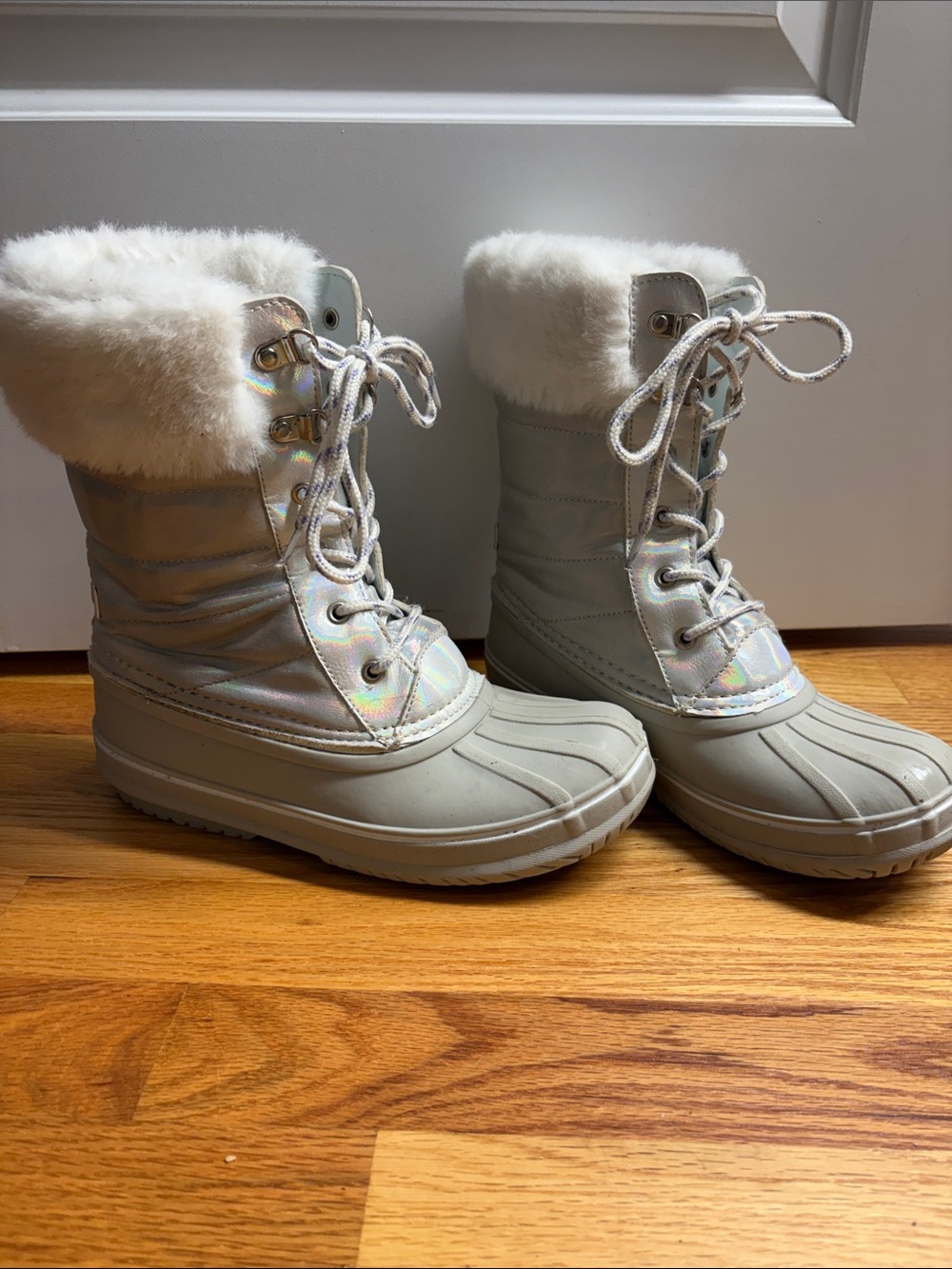 Kids London Fog Winter Snow Boots silver and white - Lace-Up size 5